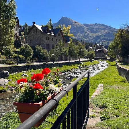 El Cuchi De Tril, Centrico, Wifi, Ascensor Y Garaje Sallent de Gállego
